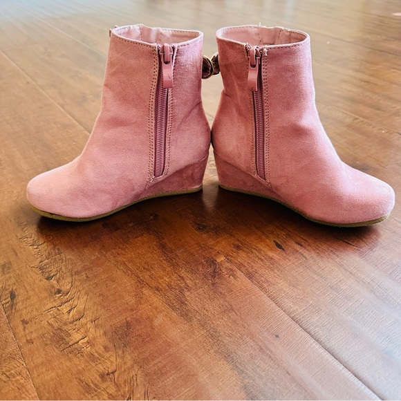 ( SOLD! )  NWOT Girls wedge boots - Picture 5 of 7